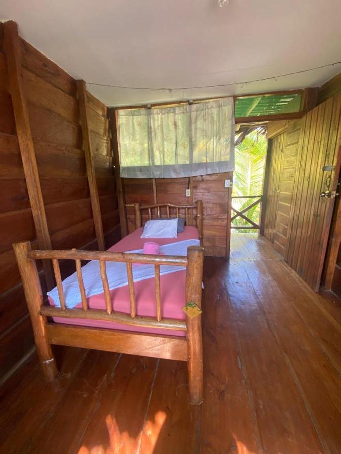 Casa De La Iguana Hostel Livingston Exterior photo