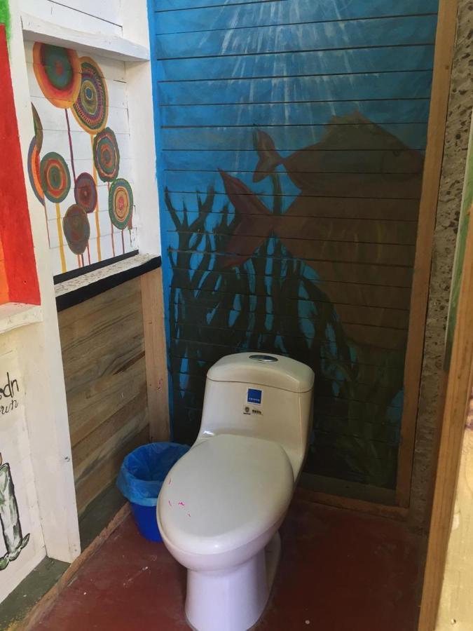 Casa De La Iguana Hostel Livingston Exterior photo